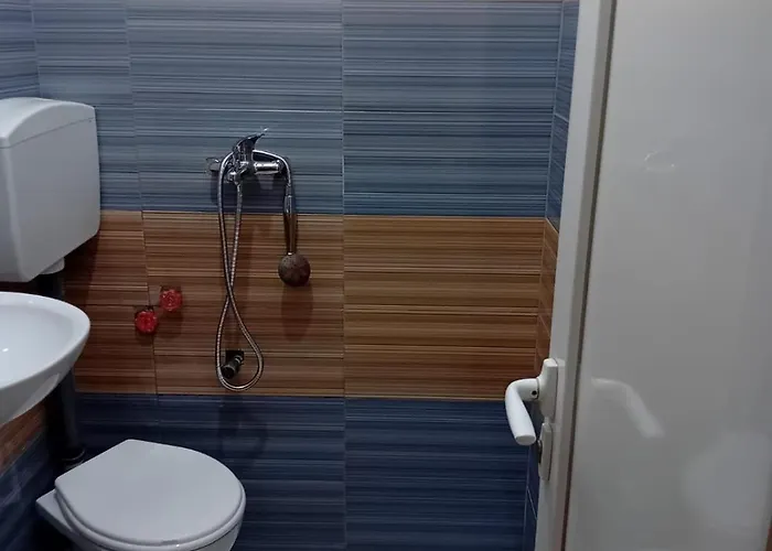 Bujtina Korca 아파트 *